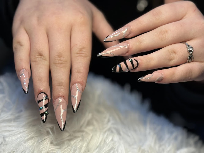 Amber nails & beauty