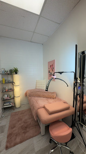 Angelic lashes and Nails studio
