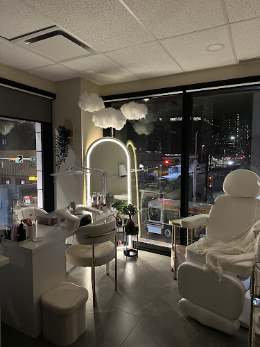 Anna | Signature Ukrainian manicure