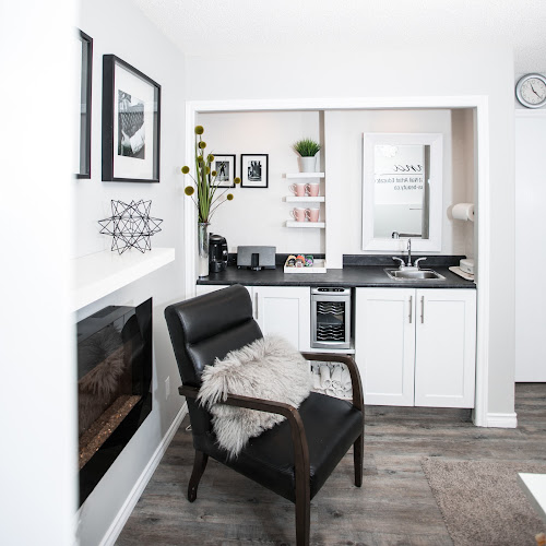 Anna Swanson, nail salon in Grande Prairie, Alberta