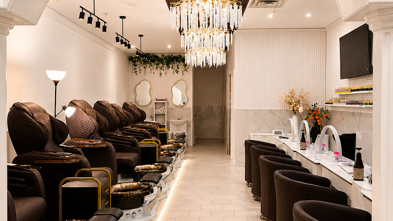Azura Nails Airdrie