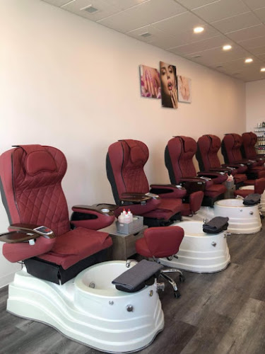 B & K Nails Salon