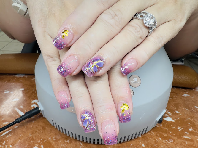 Binh's Nails Callingwood market