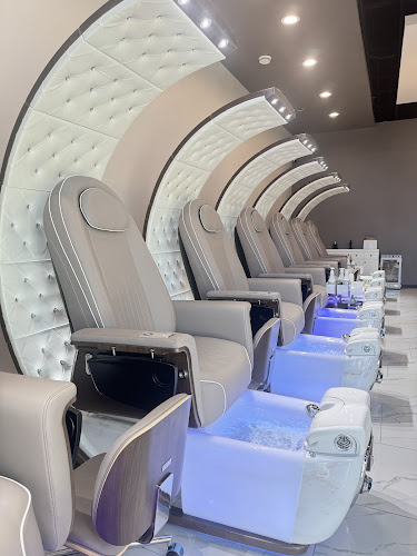 CLASSY NAIL BAR