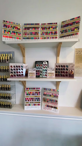 D Nails