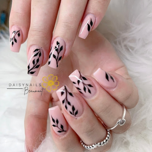 Daisy Nails Beaumont