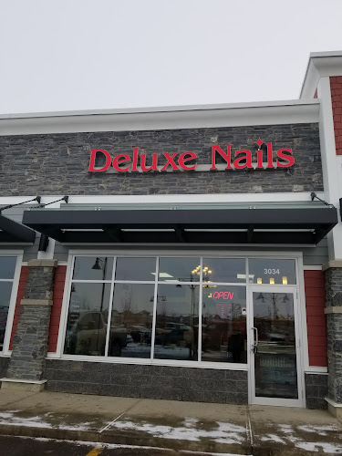 Deluxe Nails