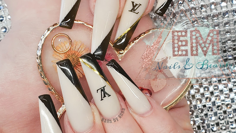 EM Nails & Beauty Bar