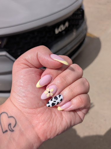 Essence Nails Salon