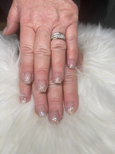 Four season nails spa in Royal Oak