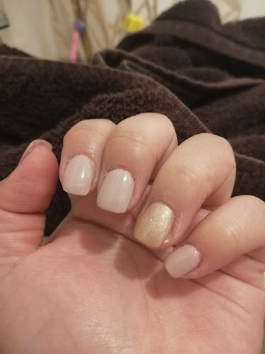 Fresh Tips Salon, nail salon in Edson, Alberta
