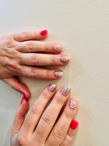 G Nails