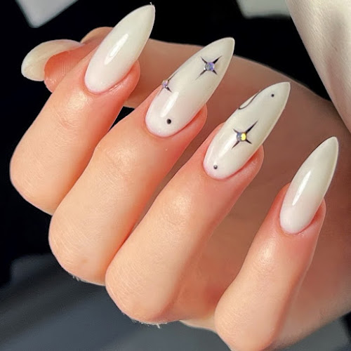 Glam nails by gurleen