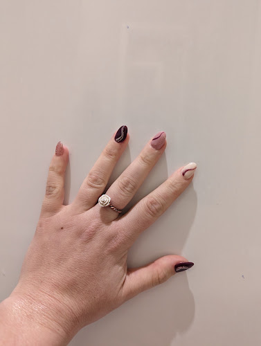 Happy Nails And Spa