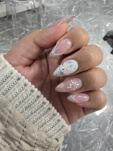 Hollywood Nails