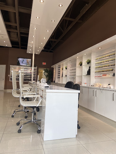 Lavis Manicure