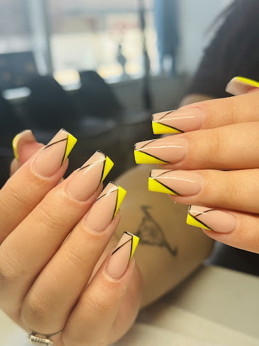 LILY NAILS & SPA