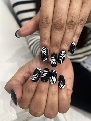 Luxe Nail Bar YYC