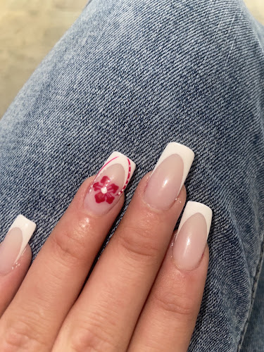 Luxury Nails Spa