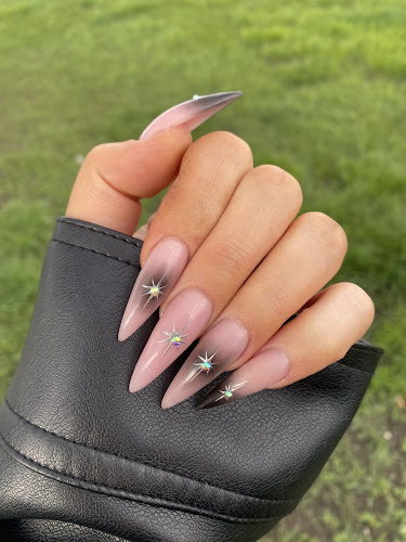 Mamabear Nail Studio