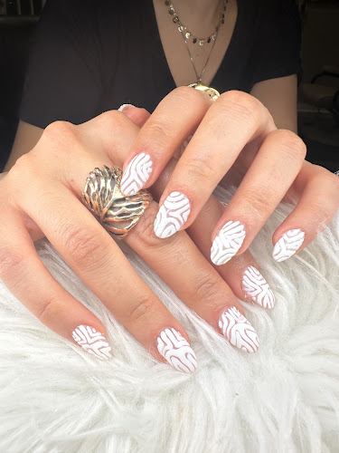 Miti Nails
