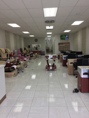 Mlonce nail& spa, nail salon in Hinton, Alberta