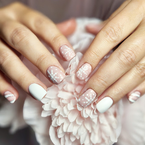 Nail Delight with Elvira