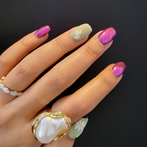 Nailsbyparul_