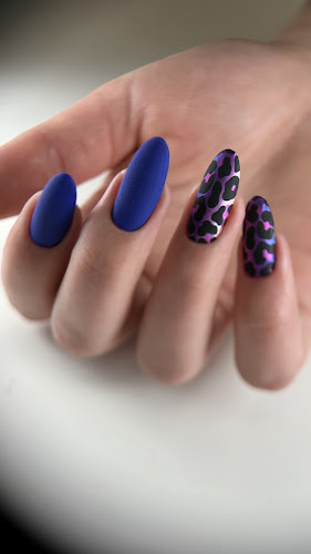 Parallel's nails