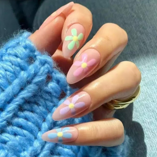 Q Nails