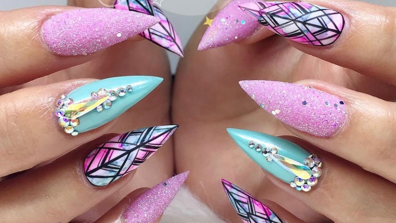 Q Nails