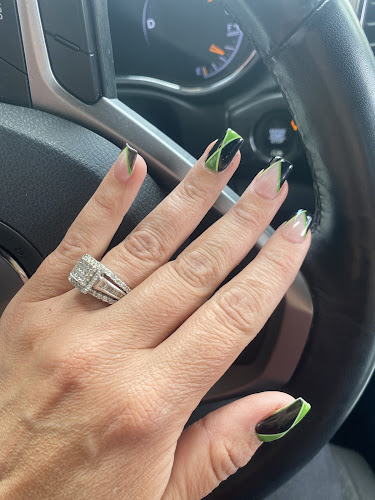 Q-nails Fort Sask