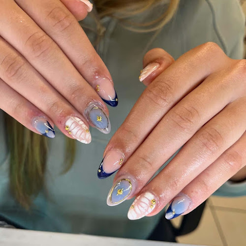 Q Nails (Hollick Kenyon)