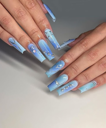 Q Nails Meadows