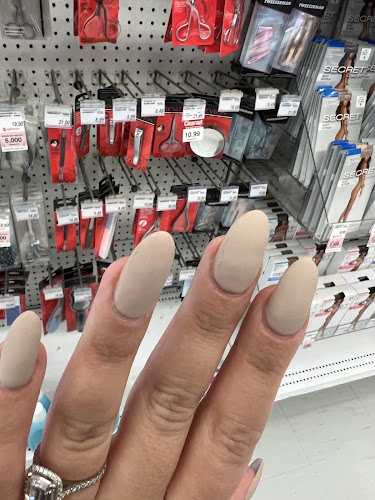 Q Nails - Riverbend Square