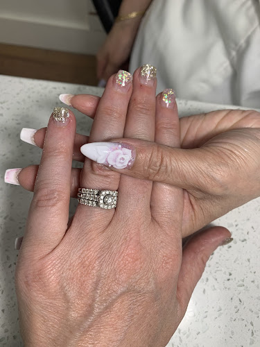 RN Nails & Spa