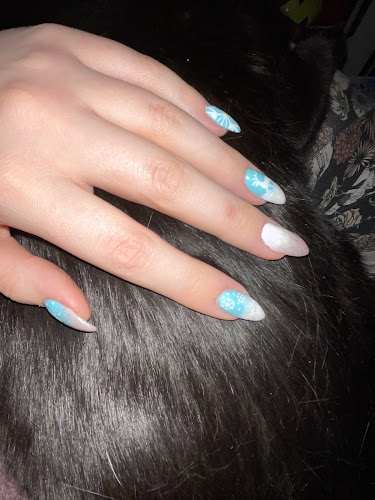 Sparklee Nails