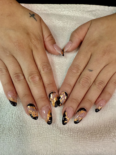Studio Nails