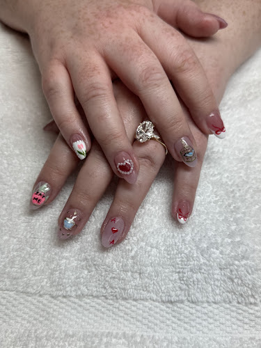T-T NAILS in PRAIRIE MALL