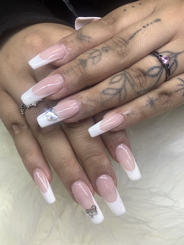 T4 Nails