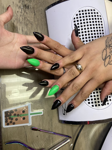 TeaBee Nails, nail salon in Hinton, Alberta