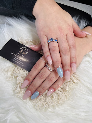 TH Nails & Spa