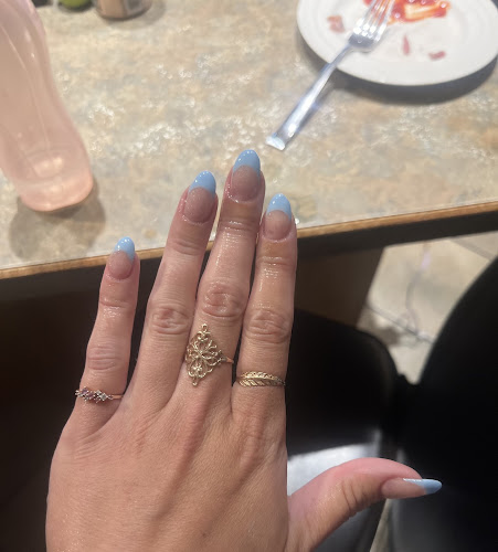 V J Nails N Spa