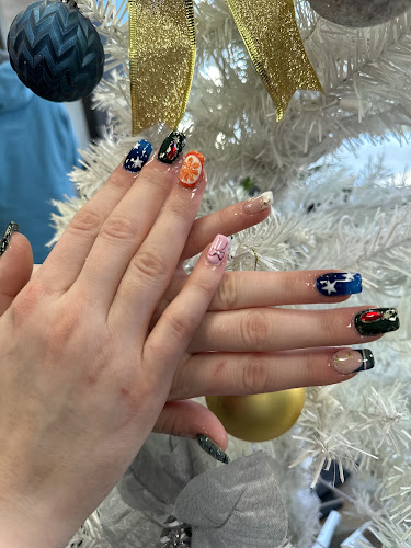 V Nails Lacombe