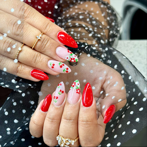Van-Bella Nails & Spa - McKnight Village