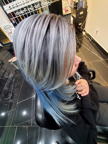 Alat Hair Designs