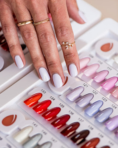 Almond Nail Bar - New West