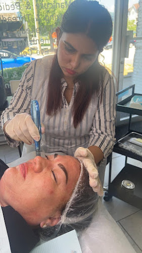 Beauty bay salon