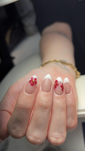 BEIGE NAILS & SPA