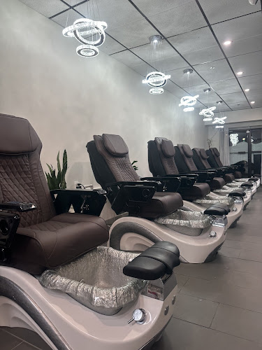 Binny Nails Salon